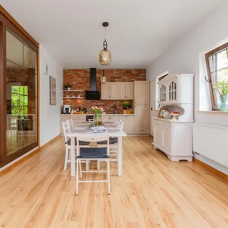 Przystanek Jantar - Pokoje I Apartamenty * Jantar